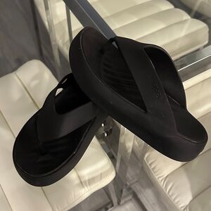 CROCS Classic Black Thong Sandals